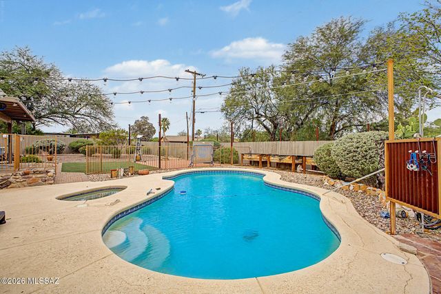 7409 E Calle La Vega, Tucson, AZ 85710