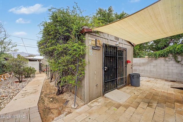 7409 E Calle La Vega, Tucson, AZ 85710