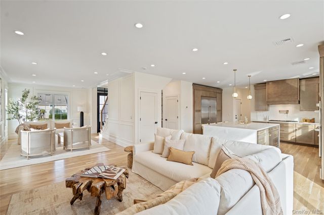 81 Bayview Avenue, Massapequa, NY 11758