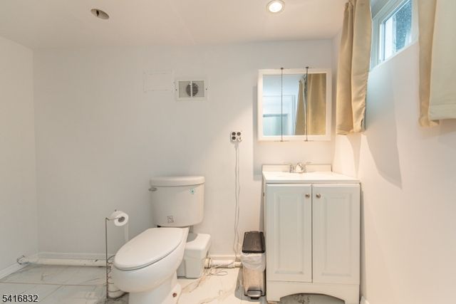 153 Orchard St, Elmwood Park Boro, NJ 07407