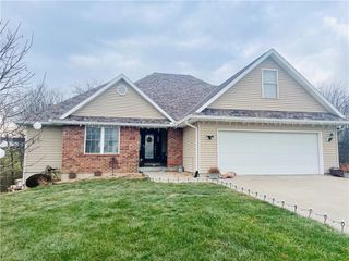 810 Arrowhead Circle, Maryville, MO 64468