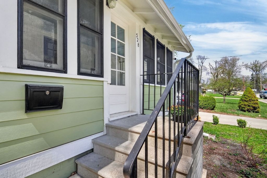 528 13th Street, West Des Moines, IA 50265