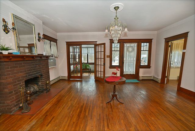 221 E Grove Street, Utica, IL 61373