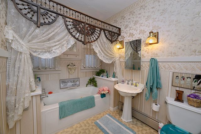 221 E Grove Street, Utica, IL 61373