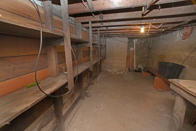 221 E Grove Street, Utica, IL 61373