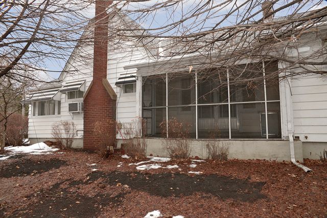 221 E Grove Street, Utica, IL 61373