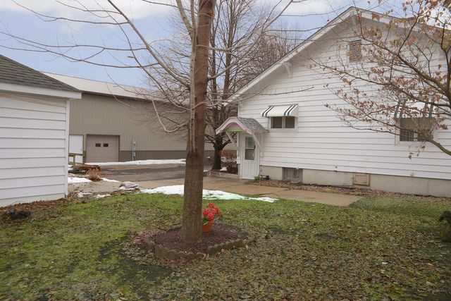 221 E Grove Street, Utica, IL 61373