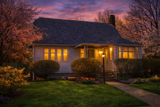 221 E Grove Street, Utica, IL 61373