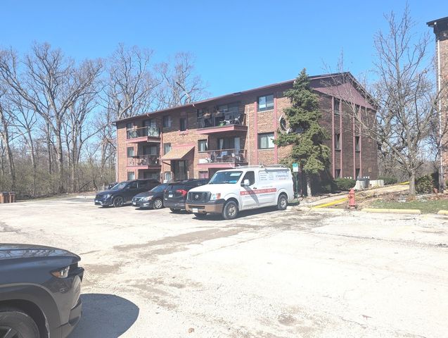 8473 ARCHER Avenue 104, Willow Springs, IL 60480