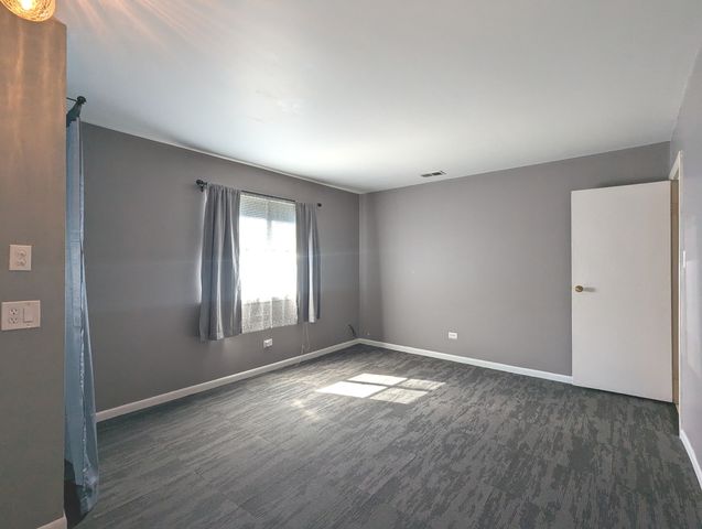 8473 ARCHER Avenue 104, Willow Springs, IL 60480