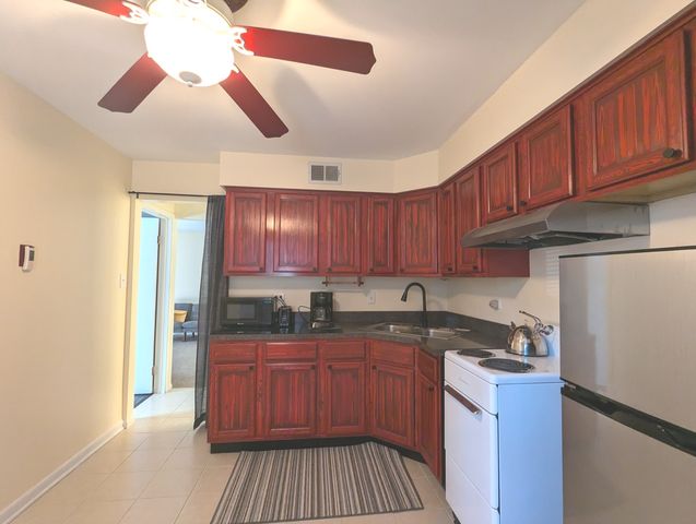 8473 ARCHER Avenue 104, Willow Springs, IL 60480