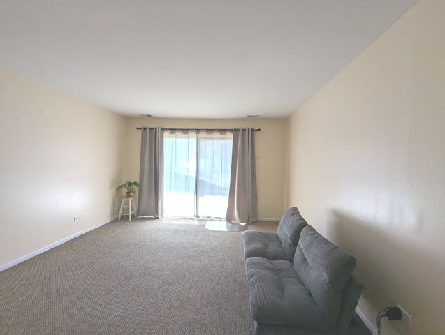 8473 ARCHER Avenue 104, Willow Springs, IL 60480