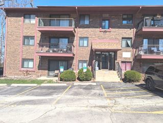 8473 ARCHER Avenue 104, Willow Springs, IL 60480