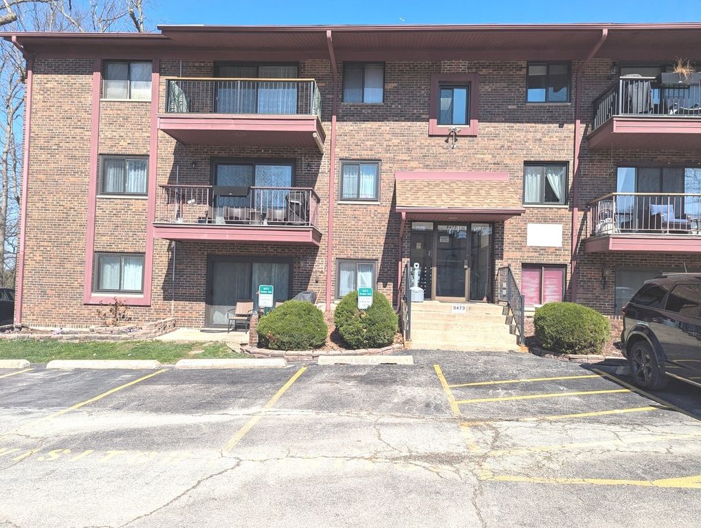 8473 ARCHER Avenue 104, Willow Springs, IL 60480