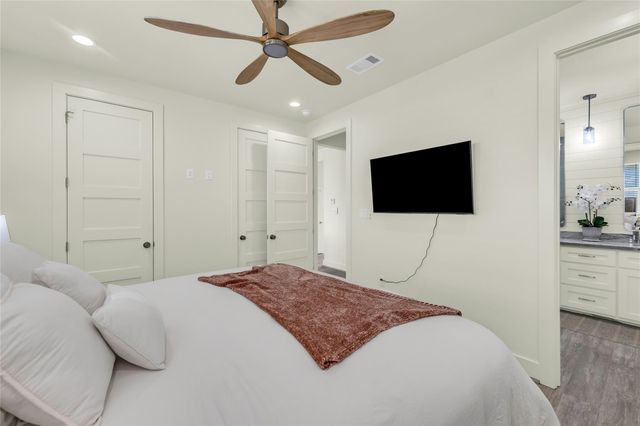 2200 Crab Street, Crystal Beach, TX 77650