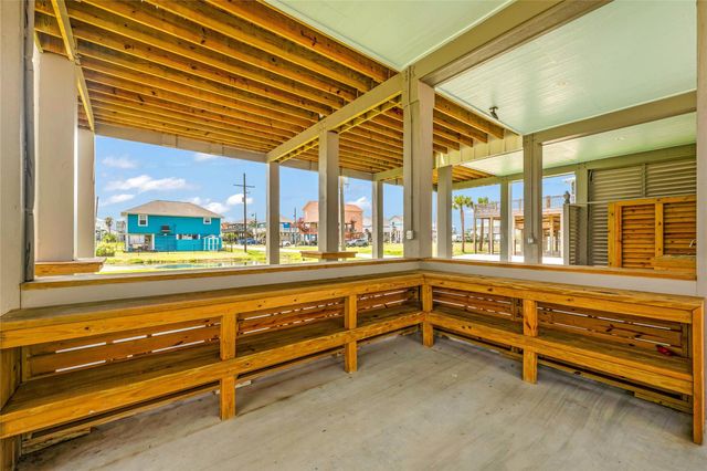 2200 Crab Street, Crystal Beach, TX 77650