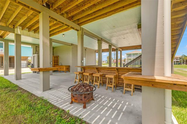2200 Crab Street, Crystal Beach, TX 77650