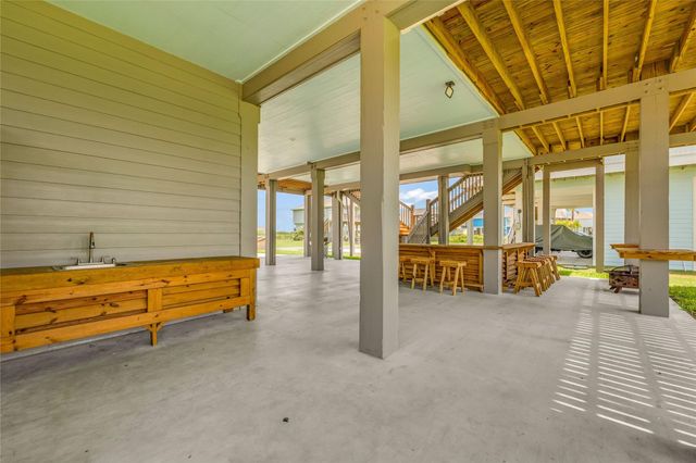 2200 Crab Street, Crystal Beach, TX 77650
