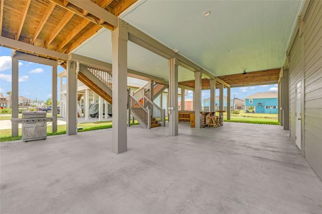 2200 Crab Street, Crystal Beach, TX 77650