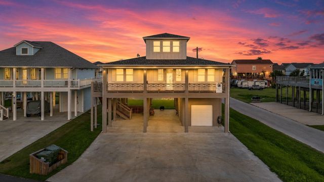 2200 Crab Street, Crystal Beach, TX 77650