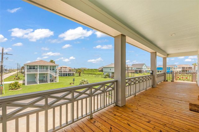 2200 Crab Street, Crystal Beach, TX 77650