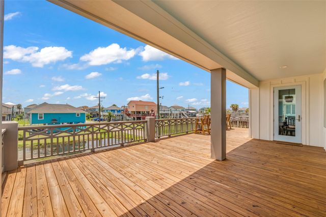 2200 Crab Street, Crystal Beach, TX 77650