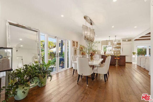 1042 S Stanley Avenue, Los Angeles, CA 90019