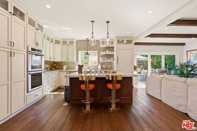 1042 S Stanley Avenue, Los Angeles, CA 90019
