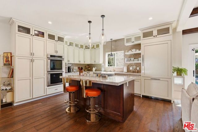 1042 S Stanley Avenue, Los Angeles, CA 90019