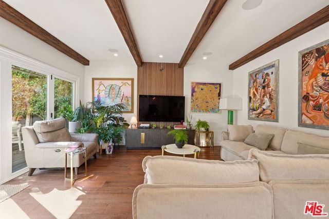 1042 S Stanley Avenue, Los Angeles, CA 90019