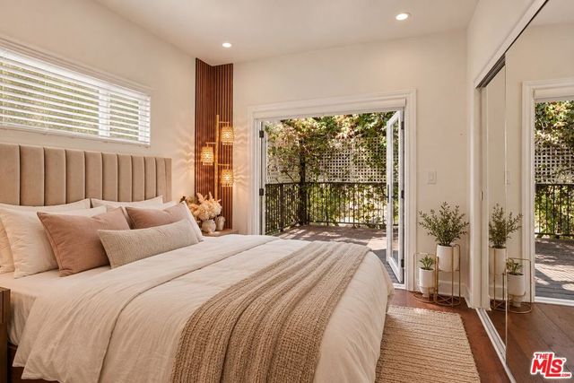 1042 S Stanley Avenue, Los Angeles, CA 90019