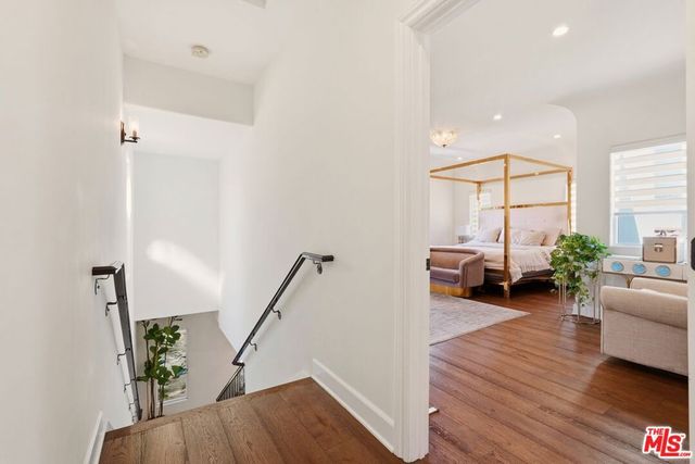 1042 S Stanley Avenue, Los Angeles, CA 90019