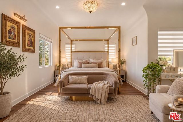 1042 S Stanley Avenue, Los Angeles, CA 90019