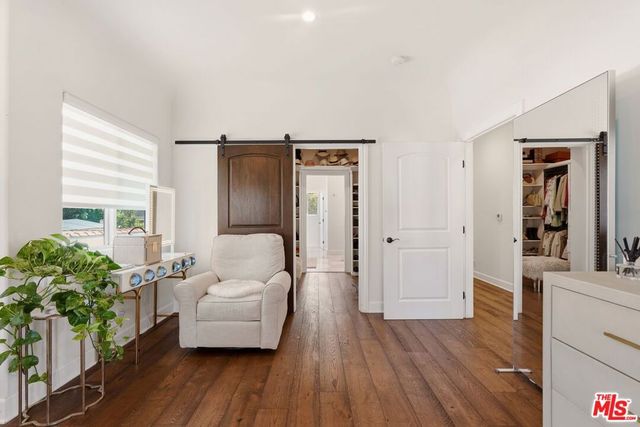 1042 S Stanley Avenue, Los Angeles, CA 90019