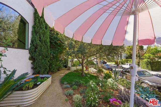 1042 S Stanley Avenue, Los Angeles, CA 90019