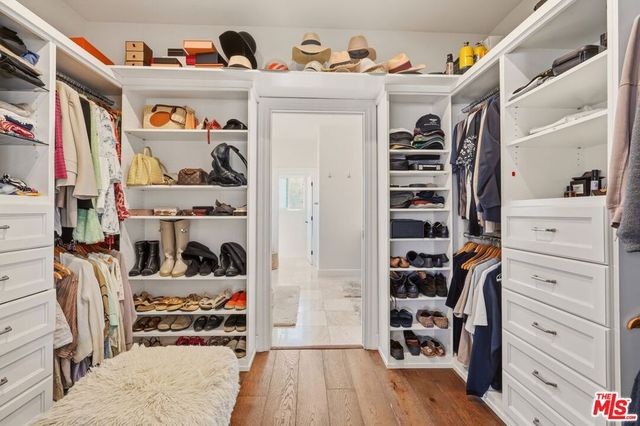 1042 S Stanley Avenue, Los Angeles, CA 90019