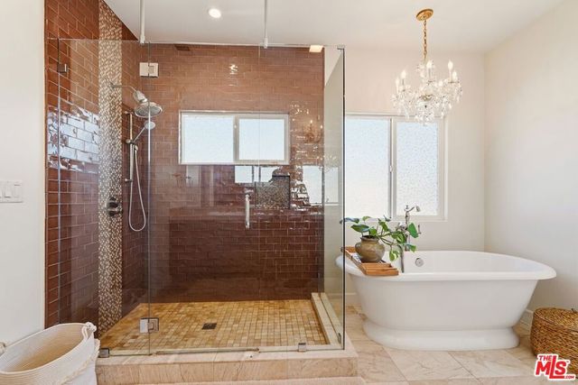 1042 S Stanley Avenue, Los Angeles, CA 90019