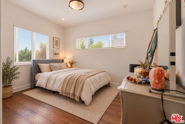 1042 S Stanley Avenue, Los Angeles, CA 90019