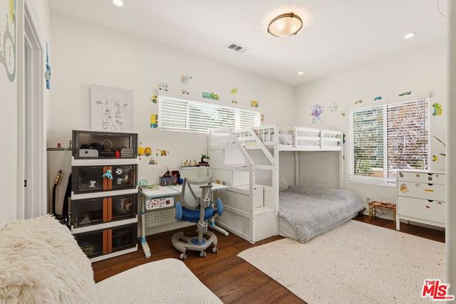 1042 S Stanley Avenue, Los Angeles, CA 90019