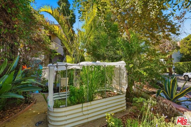 1042 S Stanley Avenue, Los Angeles, CA 90019