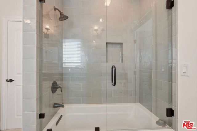 1042 S Stanley Avenue, Los Angeles, CA 90019