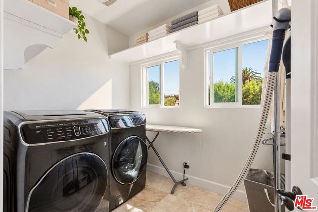 1042 S Stanley Avenue, Los Angeles, CA 90019