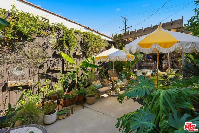 1042 S Stanley Avenue, Los Angeles, CA 90019