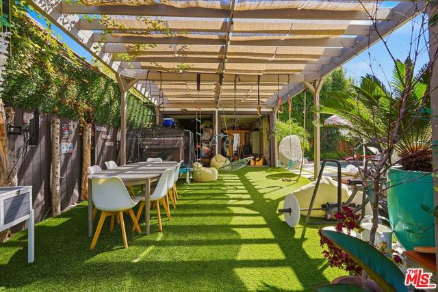 1042 S Stanley Avenue, Los Angeles, CA 90019