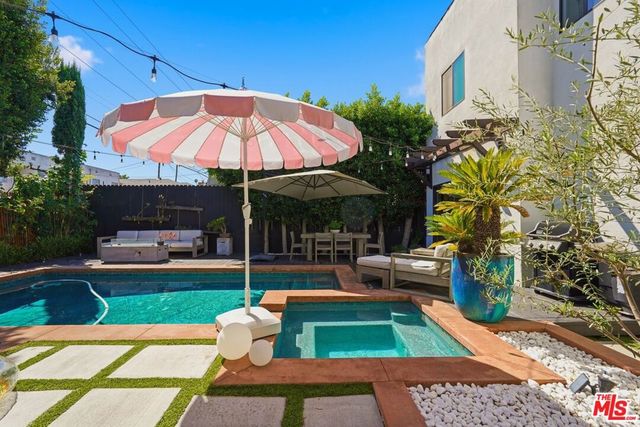 1042 S Stanley Avenue, Los Angeles, CA 90019