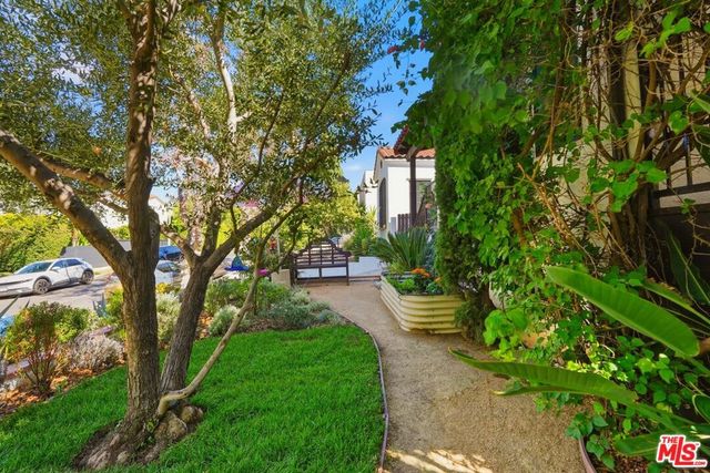 1042 S Stanley Avenue, Los Angeles, CA 90019
