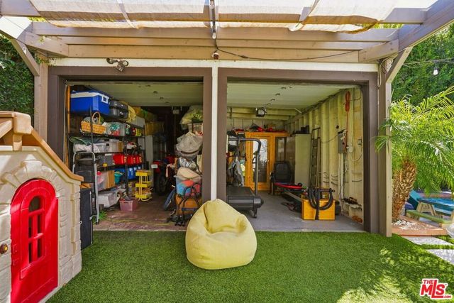 1042 S Stanley Avenue, Los Angeles, CA 90019