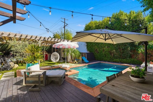 1042 S Stanley Avenue, Los Angeles, CA 90019