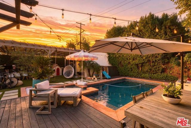 1042 S Stanley Avenue, Los Angeles, CA 90019