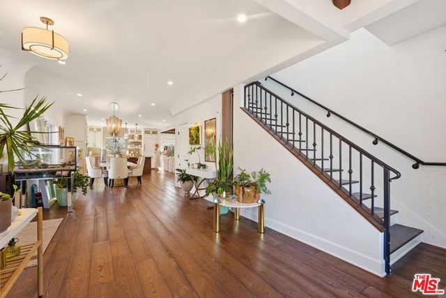 1042 S Stanley Avenue, Los Angeles, CA 90019